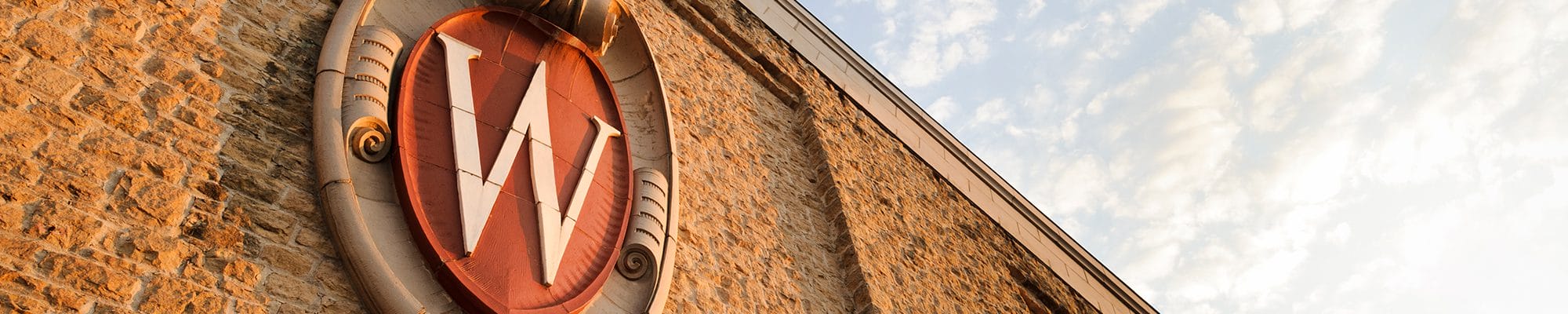 A close up of the UW crest on the FIeld House on the UW–Madison campus.